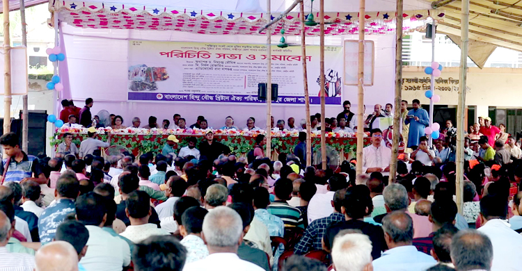 আওয়ামী লীগ সংখ্যালঘুদের মুখে চকলেট গুঁজে দিয়েছে