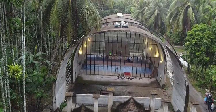 মসজিদের নান্দনিক নির্মাণশৈলী মুগ্ধ করে দর্শনার্থীদের