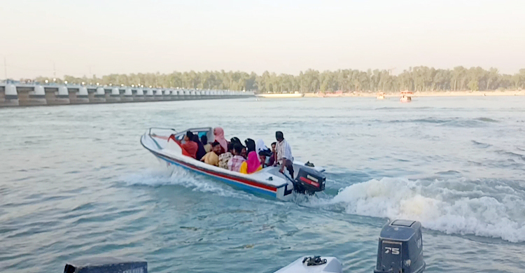 ঈদ আনন্দে মেতেছে তিস্তা ব্যারাজ
