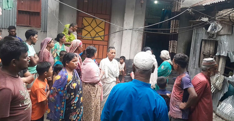 মারামারি থেকে ফেরাতে গিয়ে ছেলের ছুরিকাঘাতে প্রাণ গেলো মায়ের