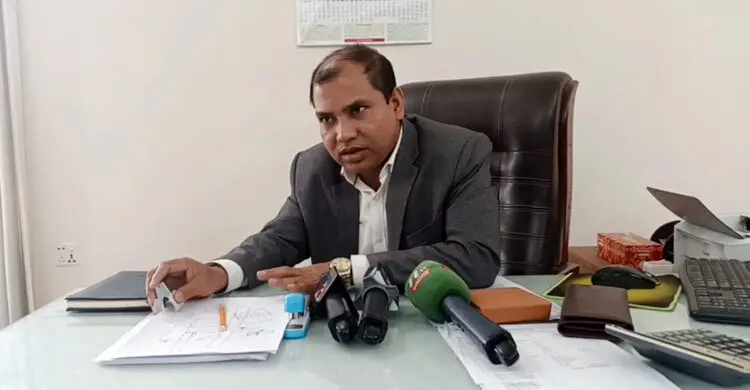 রেলওয়ের জমিতে উচ্ছেদের ভয় দেখিয়ে কর্মকর্তার রমরমা ব্যবসা