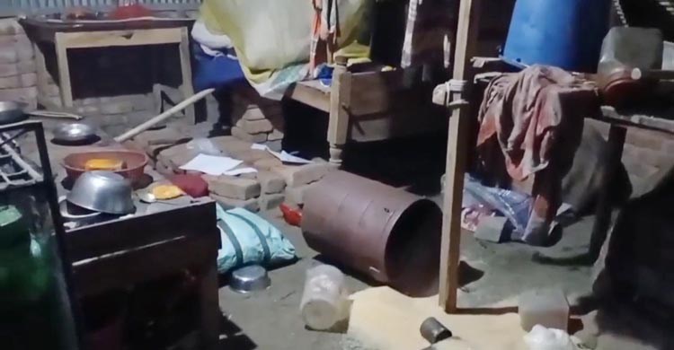 লালমনিরহাটে জুমার নামাজের সময় হাসাহাসিকে কেন্দ্র করে দুই পক্ষের মাঝে দফায় দফায় মারামারির ঘটনা ঘটেছে