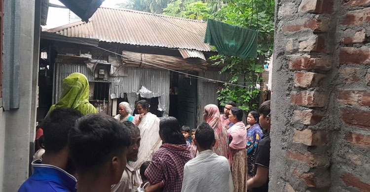 মারামারি থেকে ফেরাতে গিয়ে ছেলের ছুরিকাঘাতে প্রাণ গেলো মায়ের