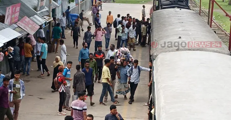 মেয়াদোত্তীর্ণ ইঞ্জিনে খুঁড়িয়ে চলছে লালমনিরহাট রেলসেবা
