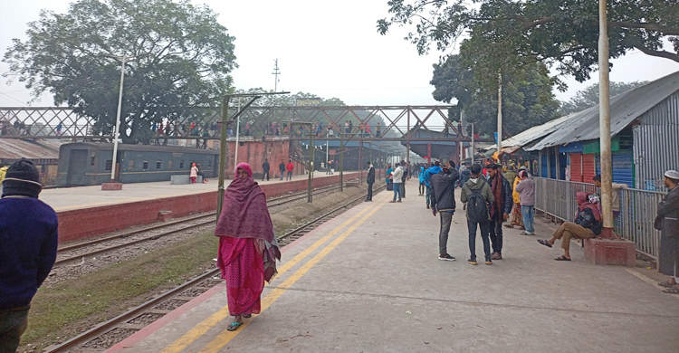 লালমনি এক্সপ্রেসে শিক্ষার্থী ধর্ষণ, অ্যাটেনডেন্ট গ্রেফতার