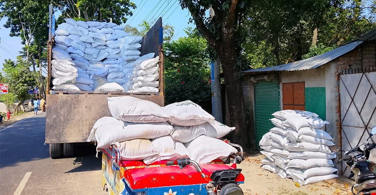সরকারি সার অবৈধভাবে বিক্রি, ডিলারকে জরিমানা