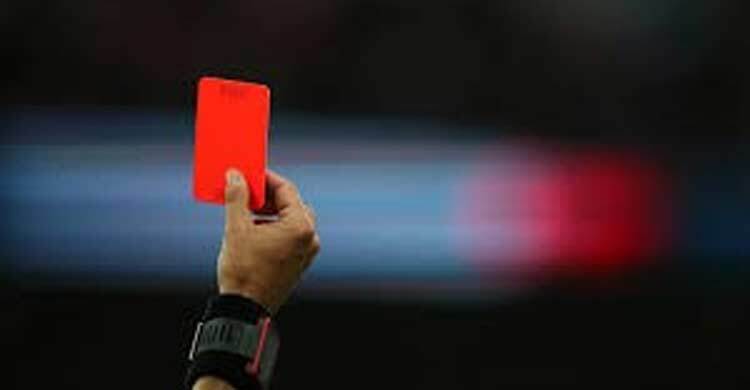 ম্যাচ শুরুর আগেই লাল কার্ডের বিরল ঘটনা