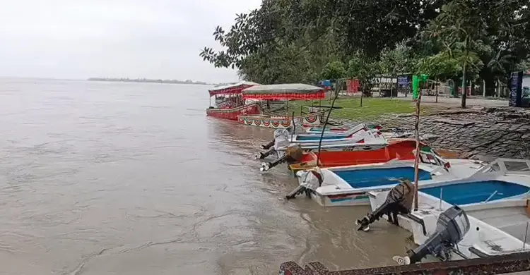 তিস্তার পানি বেড়ে হাতীবান্ধার নিম্নাঞ্চল প্লাবিত