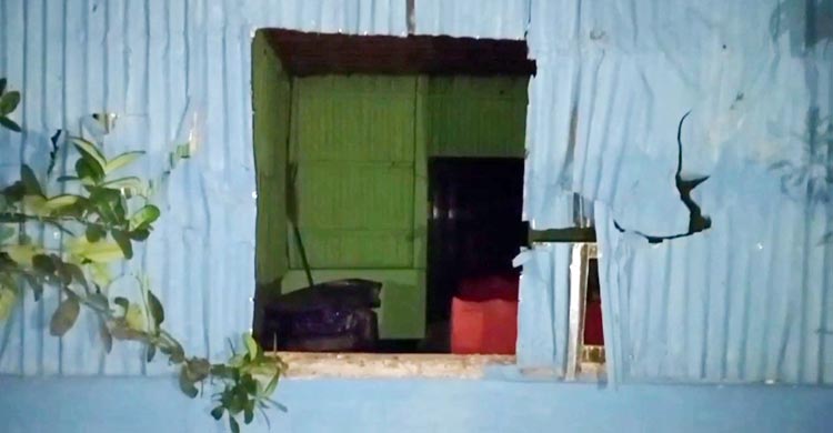 লালমনিরহাটে জুমার নামাজের সময় হাসাহাসিকে কেন্দ্র করে দুই পক্ষের মাঝে দফায় দফায় মারামারির ঘটনা ঘটেছে