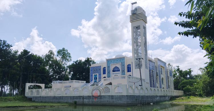 উদ্বোধনের দুই বছর পেরোলেও উন্মুক্ত হয়নি মডেল মসজিদ
