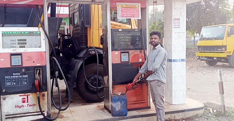 লালমনিরহাটে জ্বালানি তেল মজুতের হিড়িক