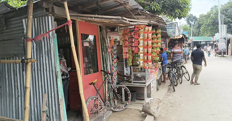 জায়গা বেদখল, জমি ভাড়া নিয়ে চলছে হাট