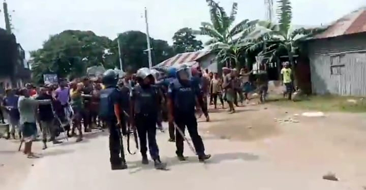 পাওনা টাকা নিয়ে শ্রমিক-সর্দার পক্ষের সংঘর্ষ, সাংবাদিকসহ আহত ১২