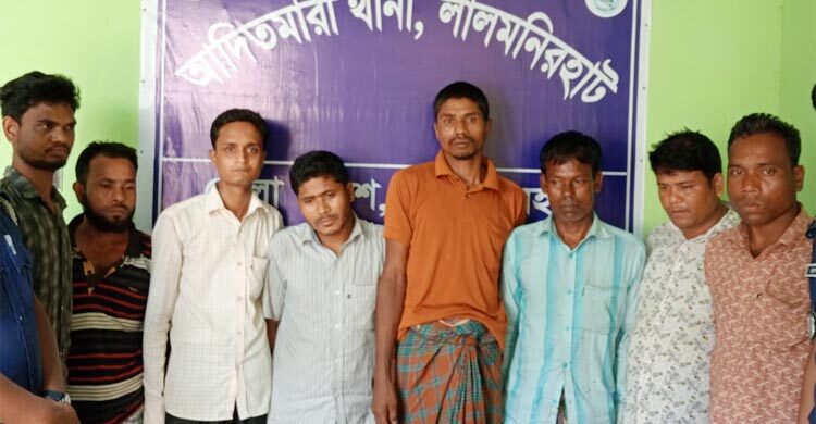 জুয়ার আসর থেকে স্কুলশিক্ষকসহ আটক ৮