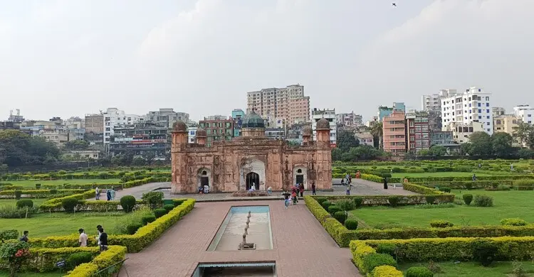 ইতিহাসের ছোঁয়া পেতে লালবাগ কেল্লায় একদিন