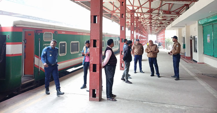 &lsquo;ট্রেন বন্ধ, আবার ৬০ কিলোমিটার দূরে বাড়িতে ফিরে যাচ্ছি&rsquo;