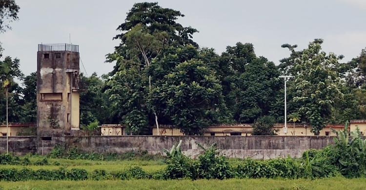 লালমনিরহাটের পাটগ্রামে বহুল আলোচিত তিনবিঘা করিডোর সংলগ্ন দহগ্রাম-আঙ্গরপোতা সীমান্তে অবৈধভাবে অনুপ্রবেশের অভিযোগে