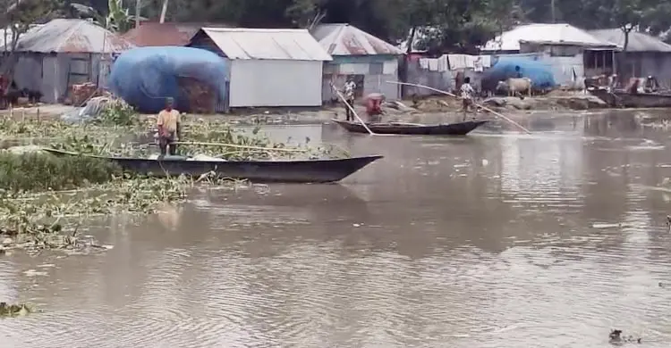 বন্যা-নদীভাঙন আতঙ্কে তিস্তাপাড়ের মানুষ
