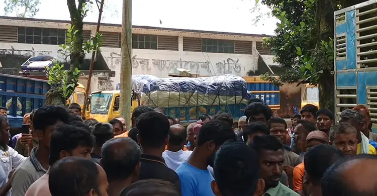 দুই বছরের পাওনা না পেয়ে ক্ষুব্ধ শ্রমিক, বন্ধ বাফার গোডাউনের কার্যক্রম