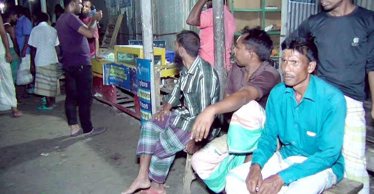 পচা আম বিক্রি নিয়ে সংঘর্ষ, প্রাণ গেলো বসে থাকা বৃদ্ধের