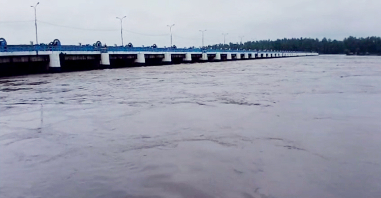 তিস্তার পানি বিপৎসীমার কাছাকাছি, লালমনিরহাটে বন্যার আশঙ্কা