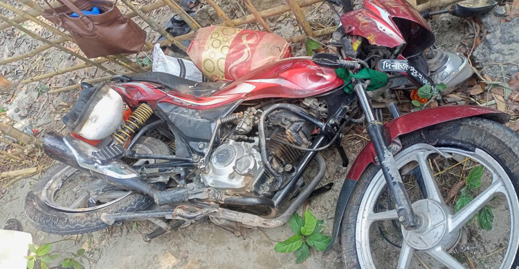 ট্রাকচাপায় মোটরসাইকেলের ৩ আরোহী নিহত, সবাই একই পরিবারের