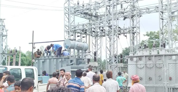 ঝড়ে বিকল ট্রান্সফরমার, চার দিন ধরে অন্ধকারে দুই উপজেলার হাজারো মানুষ