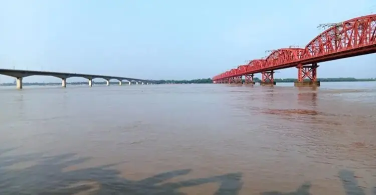 রূপপুর পারমাণবিক বিদ্যুৎকেন্দ্রের কারণে সরছে না লালন শাহ সেতু