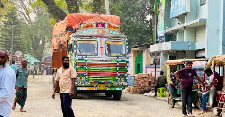 Trade resumes through Hili port after 10-day Eid holiday