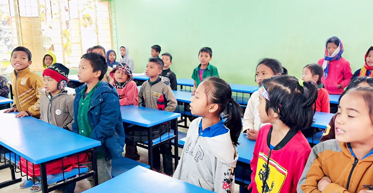 ৮ বছরেও আলোর মুখ দেখেনি পাহাড়ে মাতৃভাষায় পাঠদান