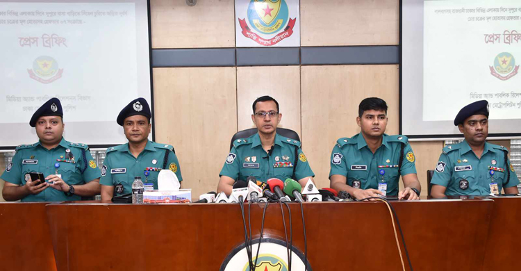 বাসাবাড়ি থেকে ল্যাপটপ চুরির পর বসুন্ধরায় বিক্রি করতেন তারা