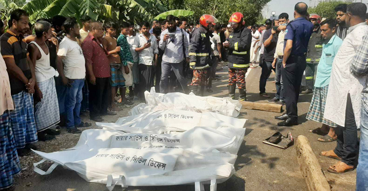 চট্টগ্রামে বাস-অটোরিকশার সংঘর্ষ, নিহত ৭