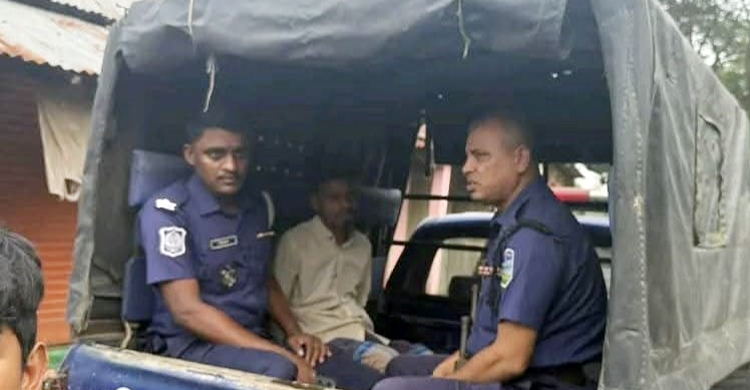 বাবা-মাকে হত্যার পর ঘরে পুঁতে রাখেন ছেলে