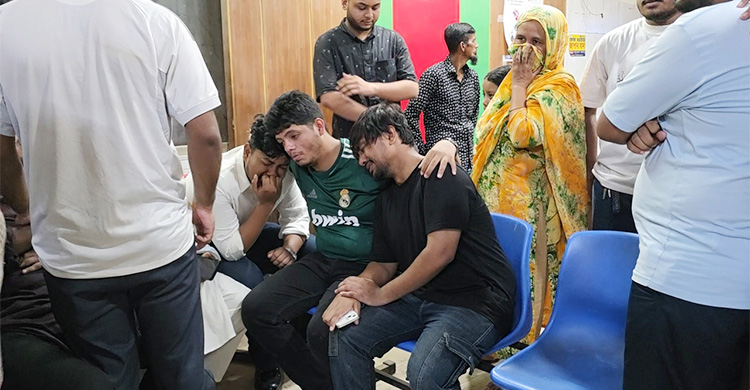 দুই বন্ধুর জীবনে একসঙ্গে বাজলো ছুটির ঘণ্টা