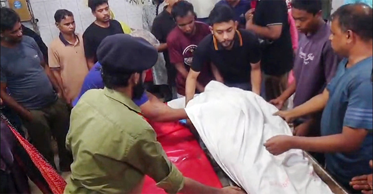 দুই বন্ধুর জীবনে একসঙ্গে বাজলো ছুটির ঘণ্টা