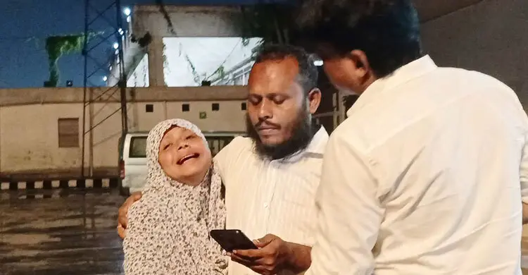 মানুষটা বলেছিল ‘আর কয়েক বছর কষ্ট করলেই সংসারের অভাব দূর হবে’