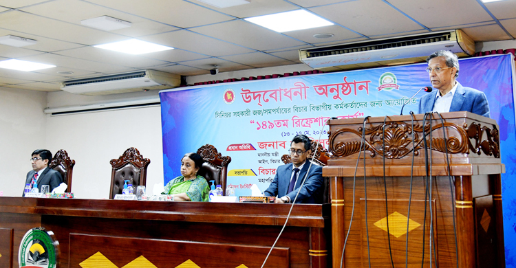 সেবাদানে ইতিবাচক মনোভাব তৈরি করতে হবে: আইনমন্ত্রী