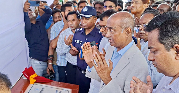 ঝিনাইদহে অত্যাধুনিক কসাইখানা উদ্বোধন করলেন আইনমন্ত্রী