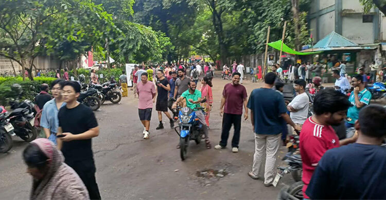 রাত পোহালে ডাকসুর ভোট, ক্যাম্পাসজুড়ে উৎসবের আমেজ