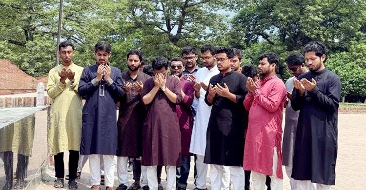রায়েরবাজারে গণকবর জিয়ারত করলেন সাদিক কায়েম-ফরহাদরা