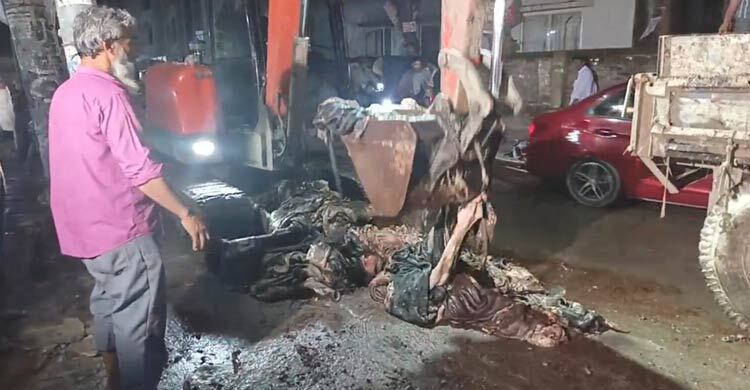 এমপির নির্দেশে অপসারণ করা হচ্ছে রাস্তায় ফেলা যাওয়া চামড়া