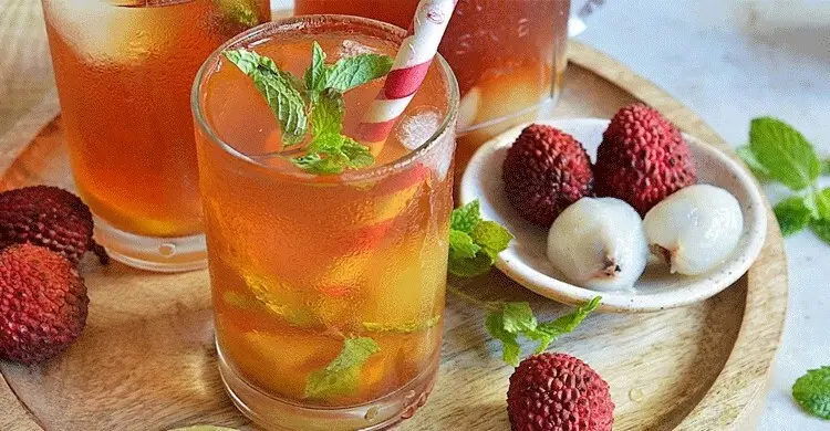 এই গরমে ক্লান্তি দূর করবে লিচুর আইস টি