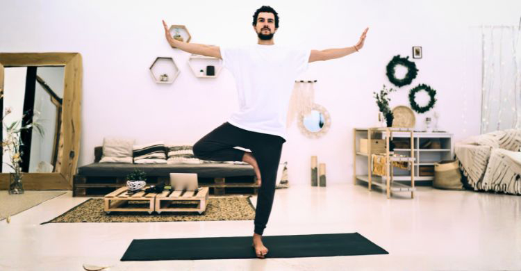 এক পায়ে দাঁড়িয়ে থাকার অদ্ভুত প্রভাব জানেন কি?