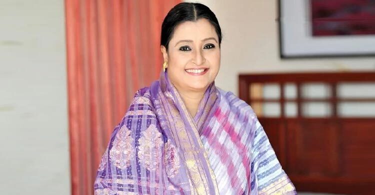 প্রথমবার মঞ্চে একক অভিনয়ে চিত্রলেখা গুহ