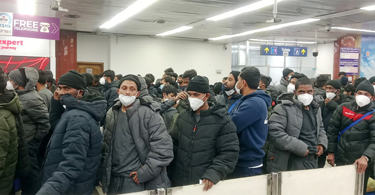 লিবিয়া থেকে ফিরলেন ১৪৫ বাংলাদেশি