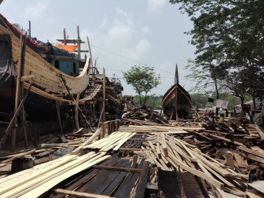 ইলিশের ট্রলারের জীবনচক্র