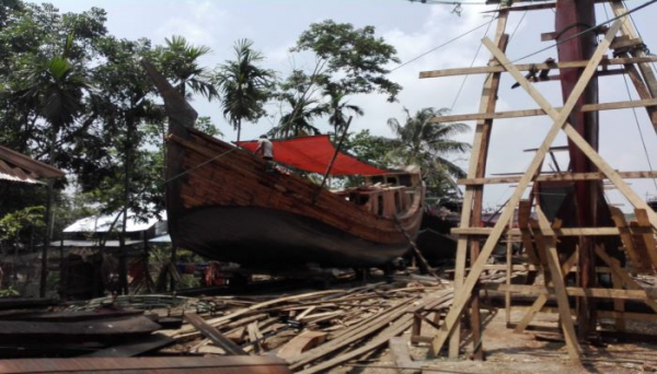 ইলিশের ট্রলারের জীবনচক্র