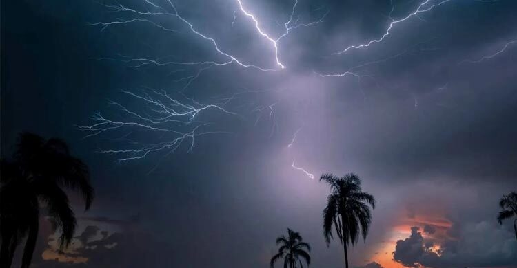 খেলাধুলা করতে গিয়ে বজ্রপাতে দুই শিশু নিহত