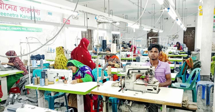 ৮০০ টাকা নিয়ে শুরু, এখন দুই গার্মেন্টসের মালিক লিপি