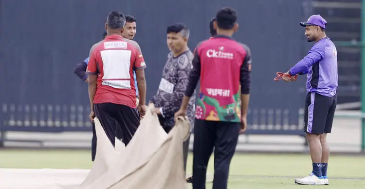 মে দিবসে গ্রাউন্ডস্টাফসহ শ্রমজীবী মানুষদের প্রতি শ্রদ্ধা জানালেন লিটন